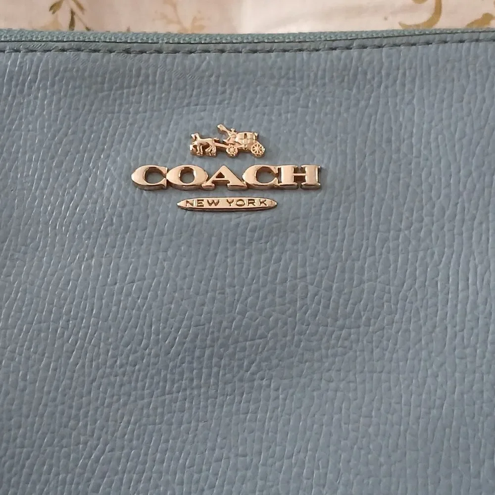 Coach   - Picture 2 of 7